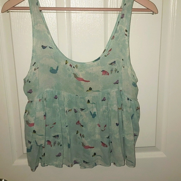 Free People whimsical top.  Size M  Beautiful top amd material.  A MUST HAVE. - Picture 4 of 6